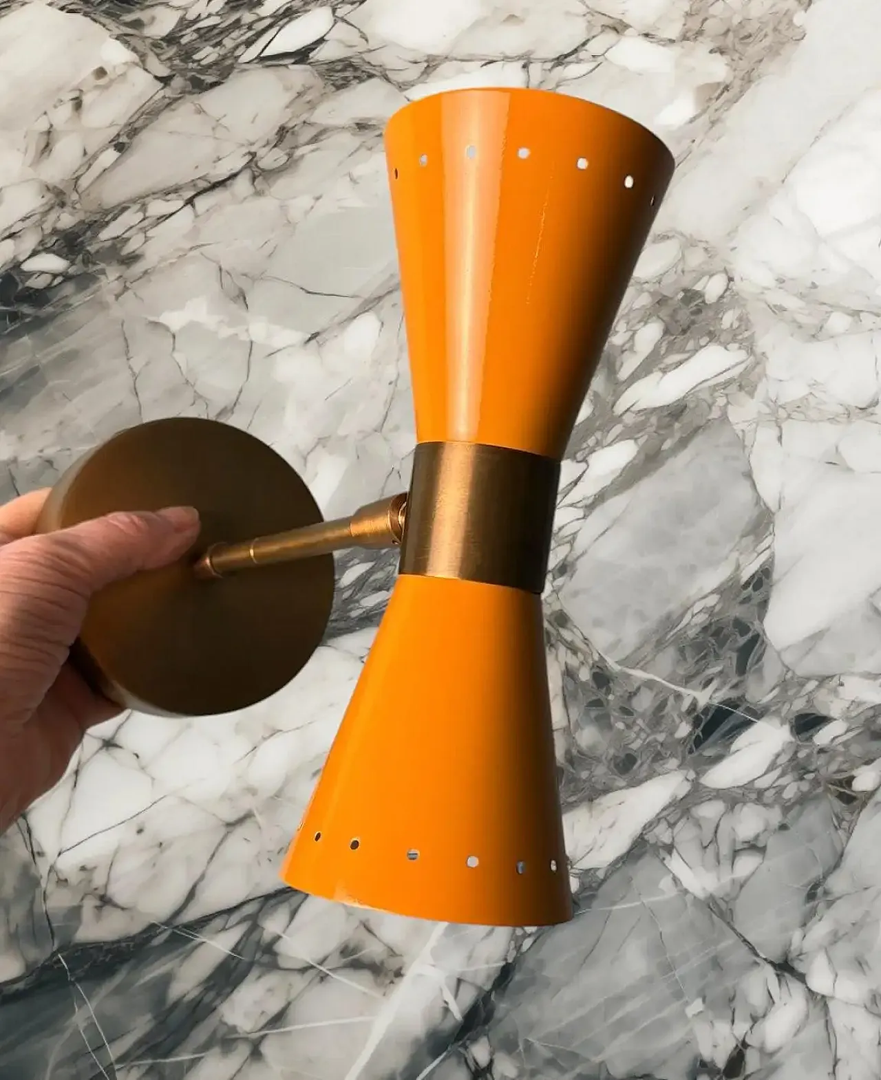 Coppia di appliques in metallo laccato e ottone, anni 2000 16