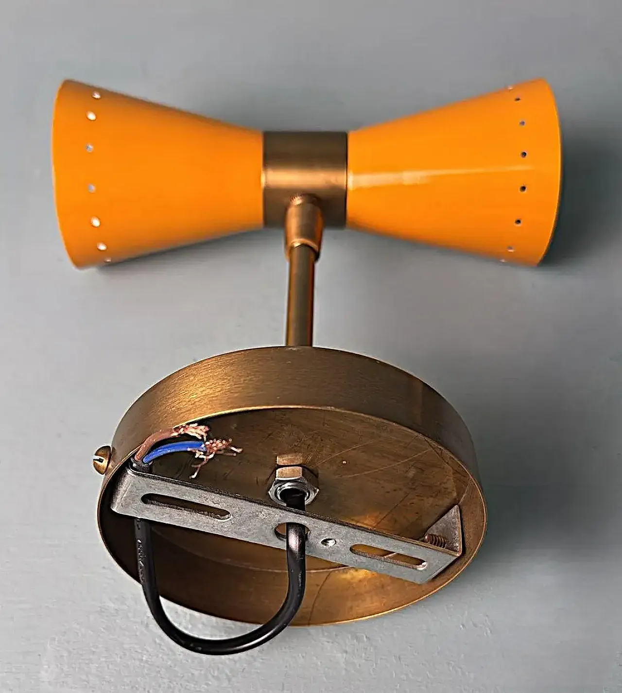 Coppia di appliques in metallo laccato e ottone, anni 2000 18