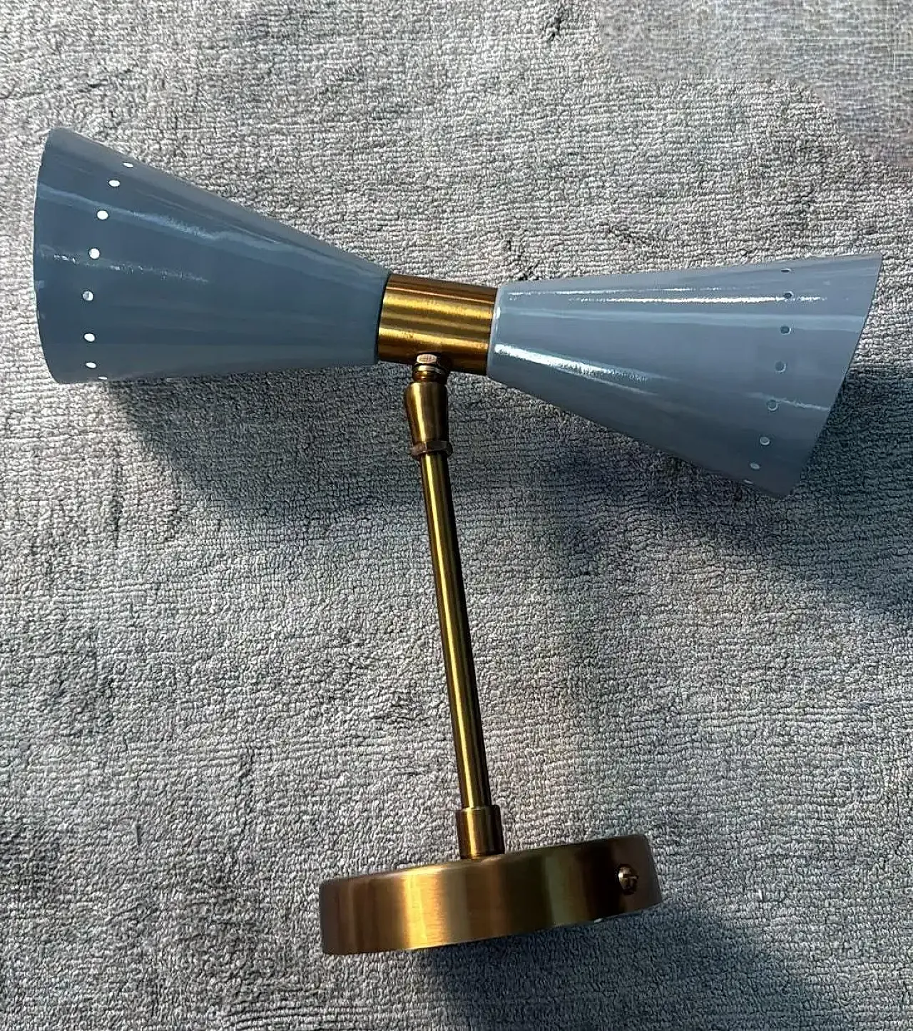 Coppia di applique in metallo e ottone in stile Stilnovo, anni 2000 7