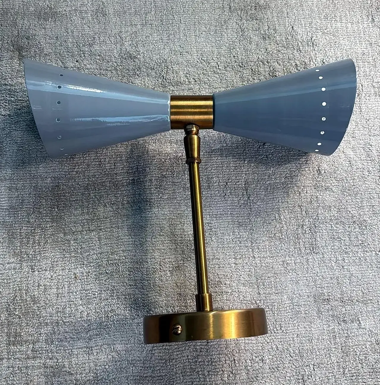 Coppia di applique in metallo e ottone in stile Stilnovo, anni 2000 9