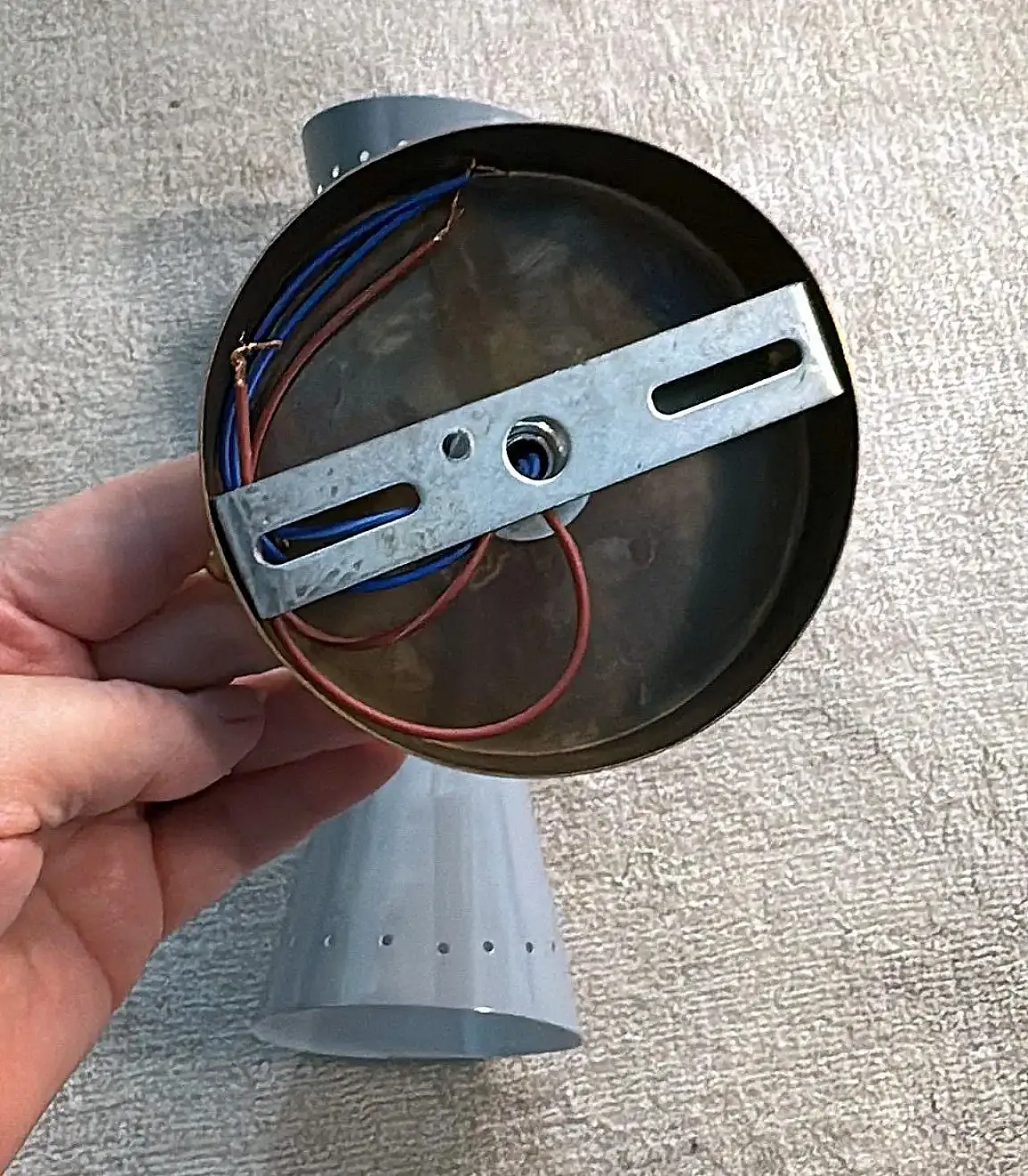 Coppia di applique in metallo e ottone in stile Stilnovo, anni 2000 15