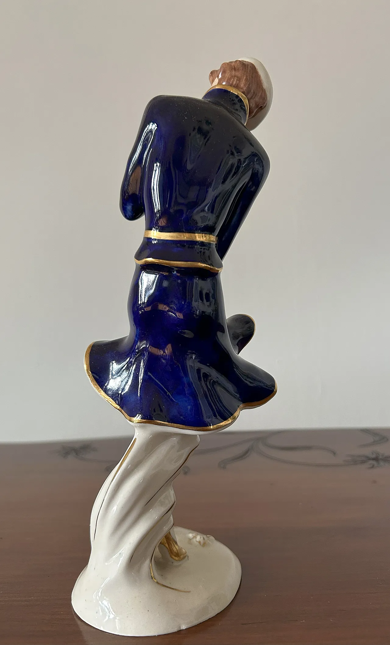 Artisan Statuina Decò depicting female figure by Royal Dux, 30s 6