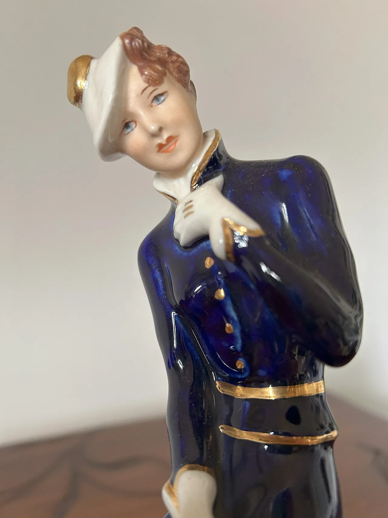 Artisan Statuina Decò depicting female figure by Royal Dux, 30s 10