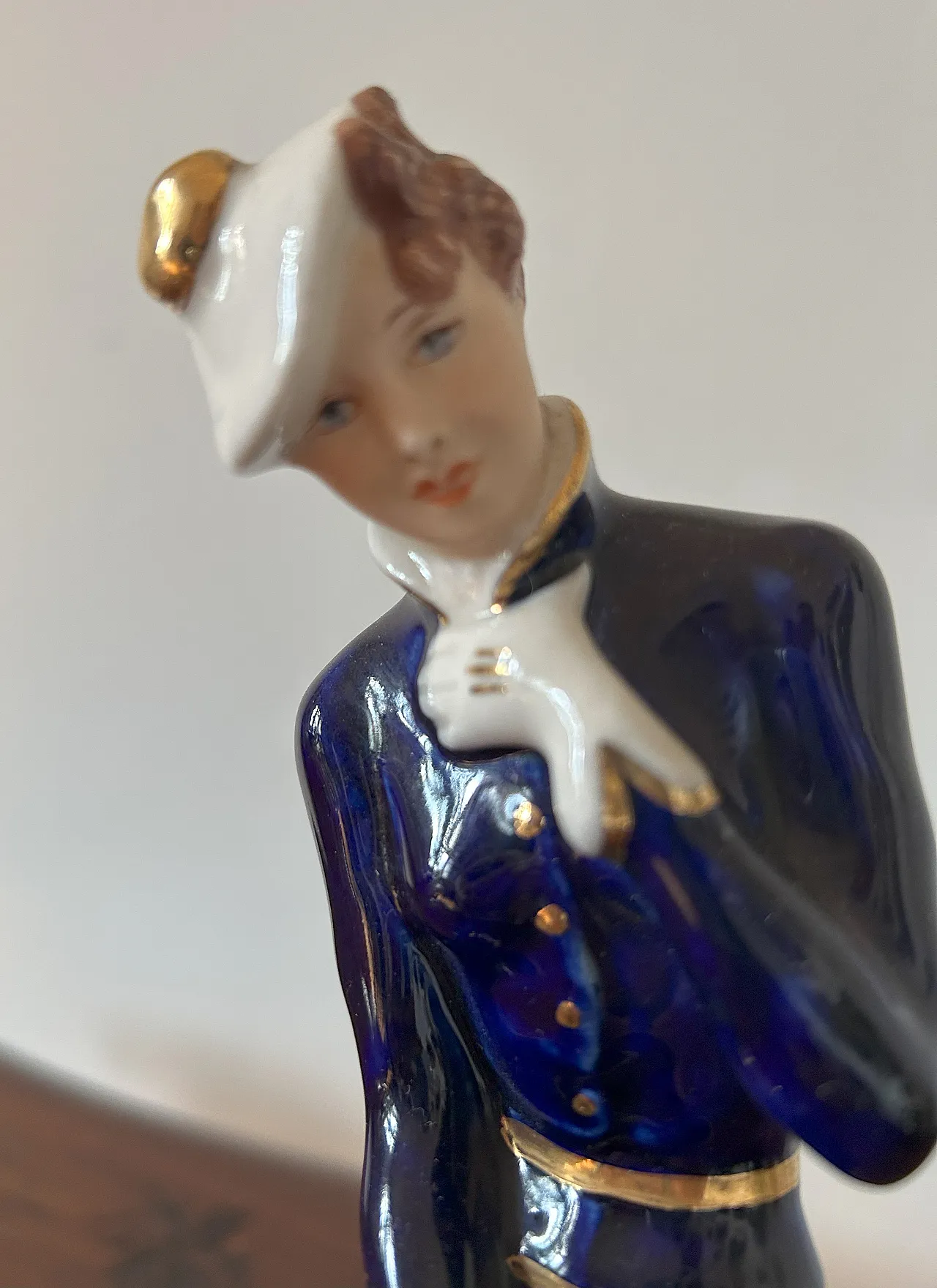 Artisan Statuina Decò depicting female figure by Royal Dux, 30s 11