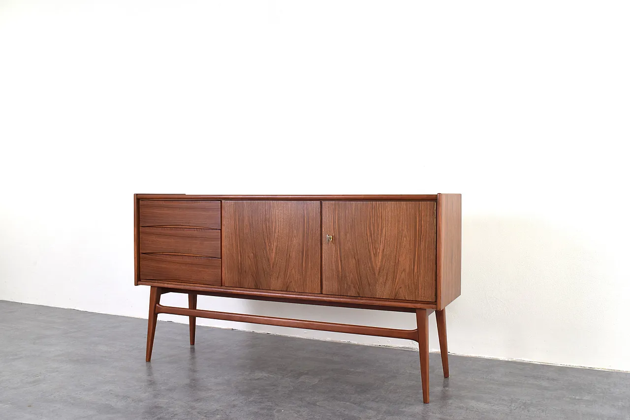 Sideboard in noce polacca, anni '60 9
