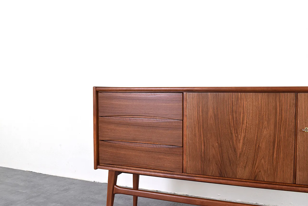 Sideboard in noce polacca, anni '60 12