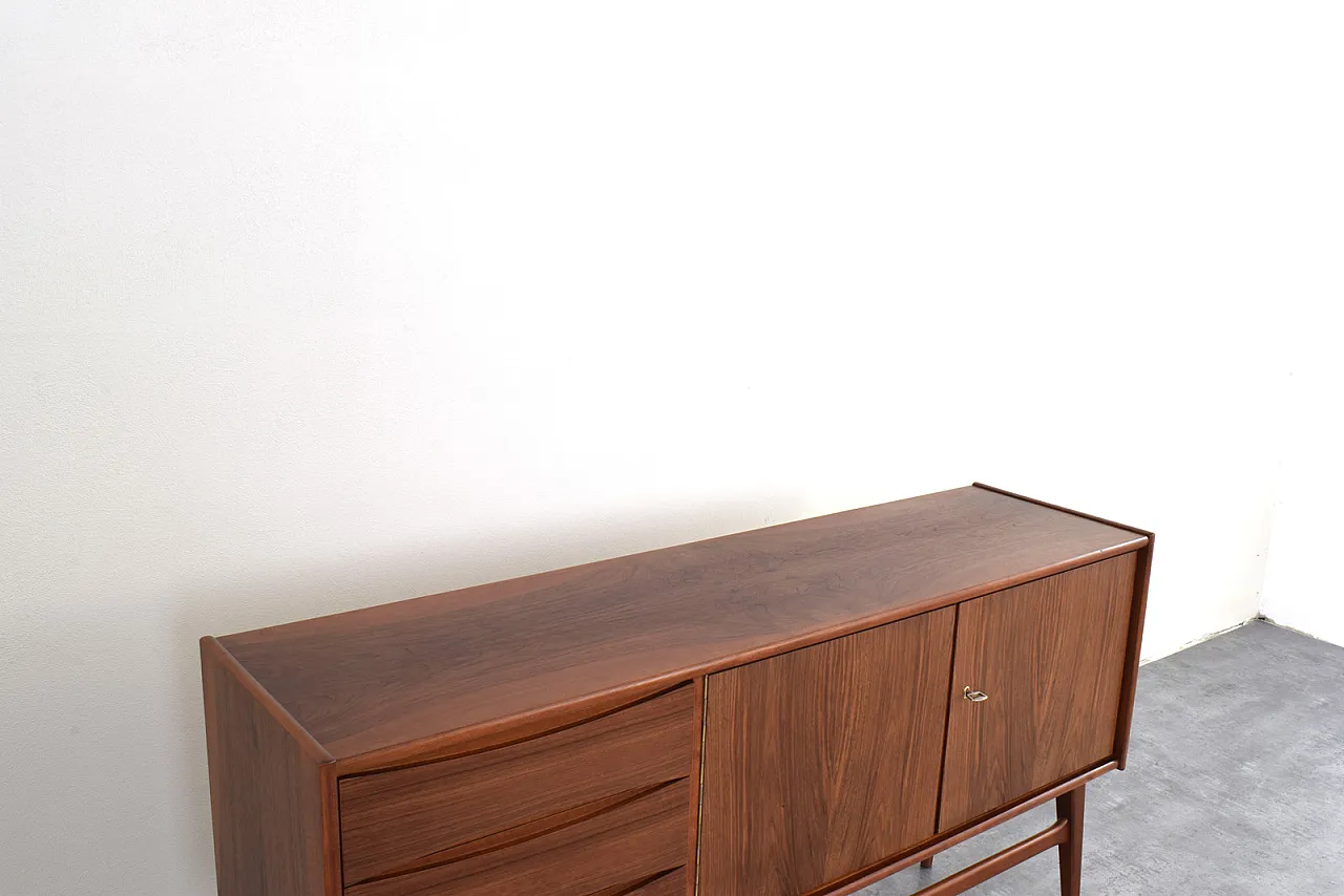 Sideboard in noce polacca, anni '60 15
