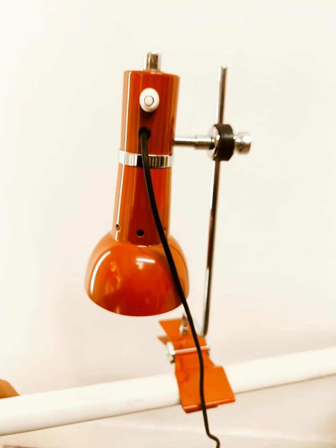 Red metal clamp lamp, 1960s 3