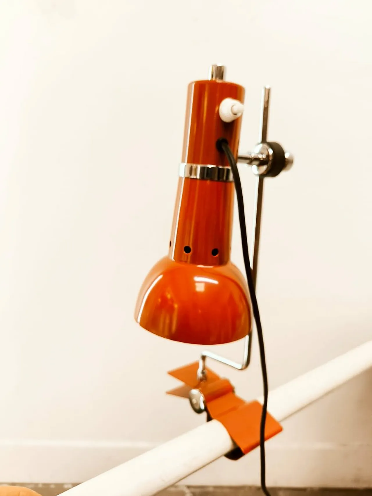 Red metal clamp lamp, 1960s 5