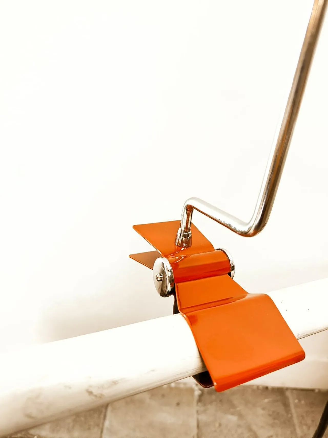 Red metal clamp lamp, 1960s 8