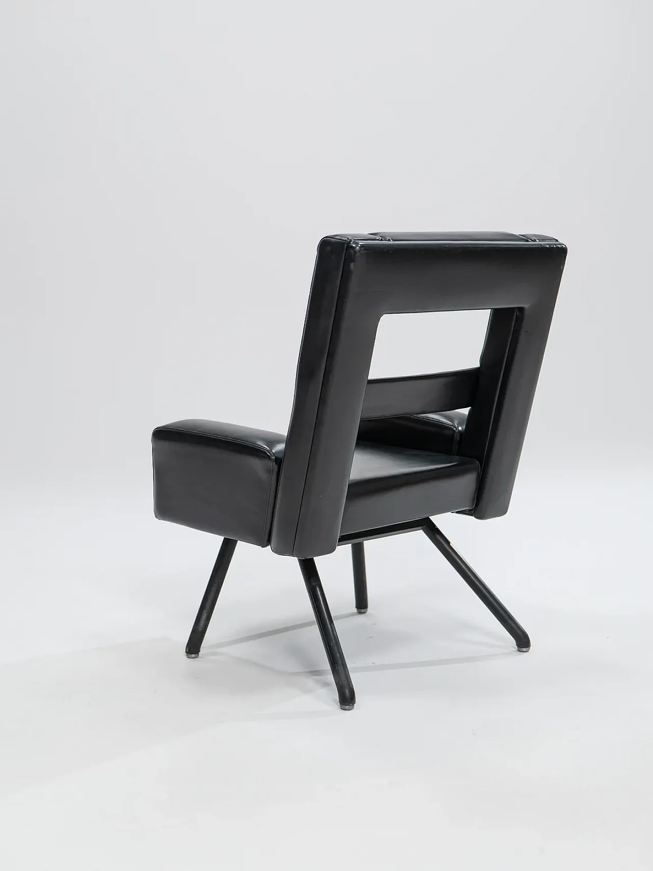 Leatherette armchair, 1980s 4