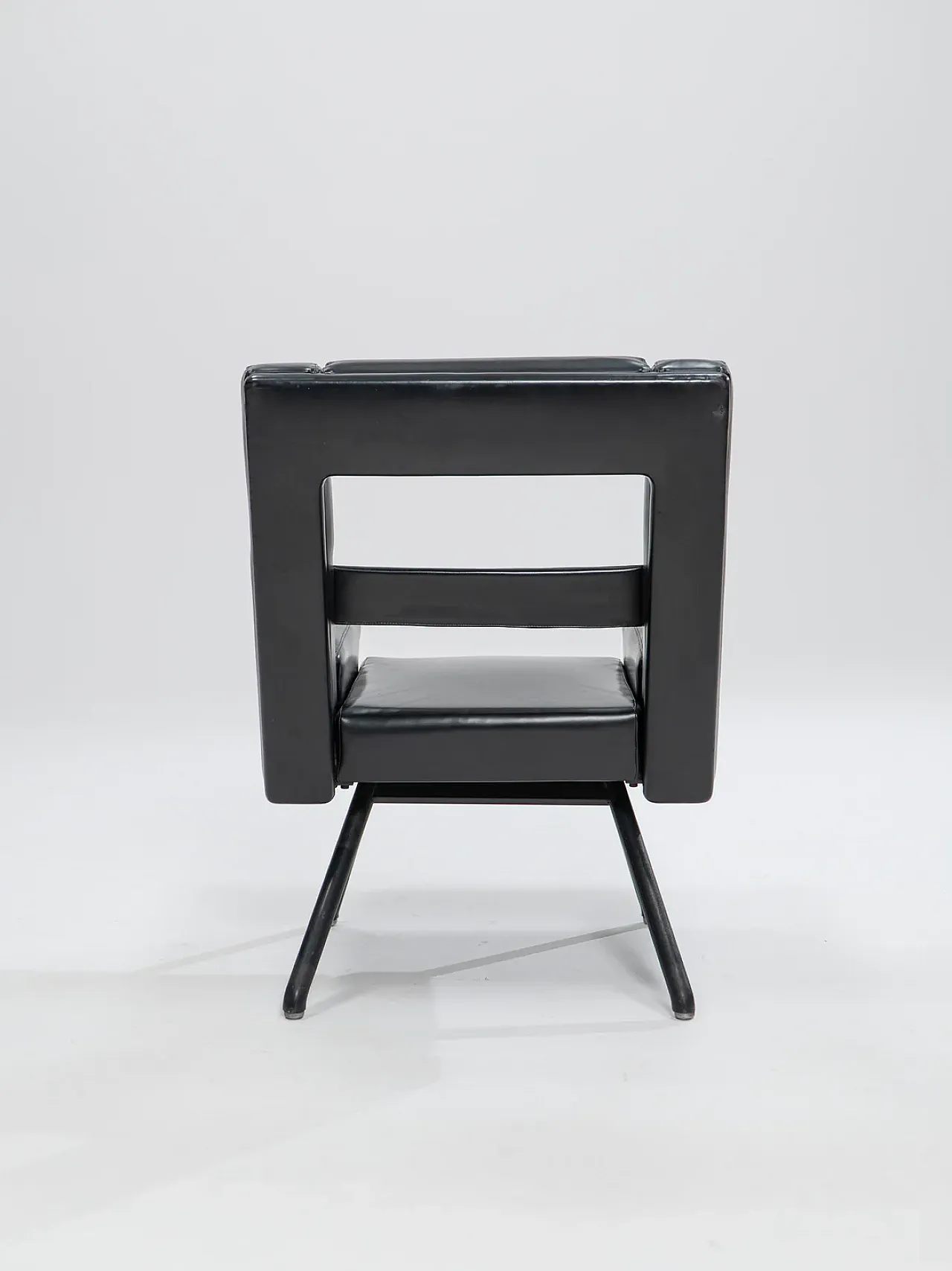 Leatherette armchair, 1980s 5