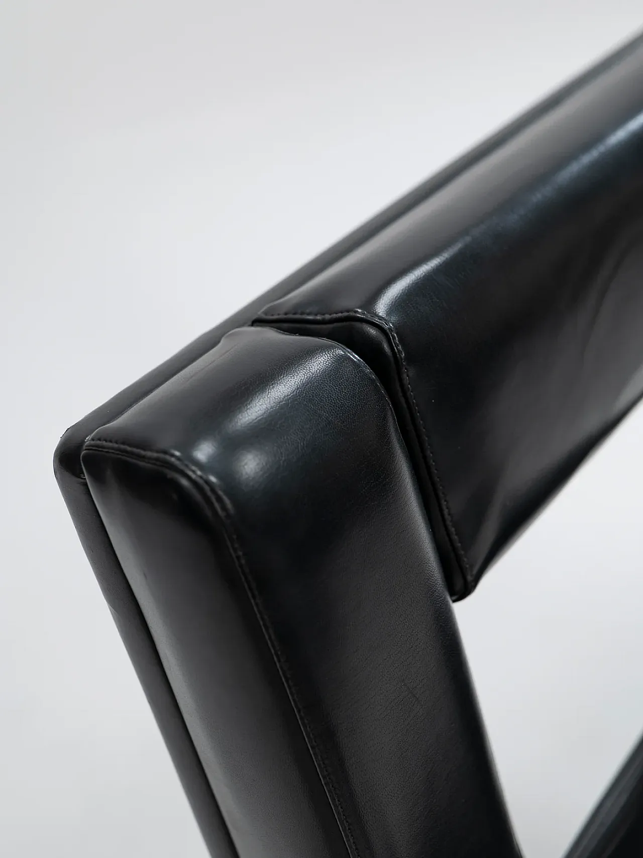 Leatherette armchair, 1980s 9