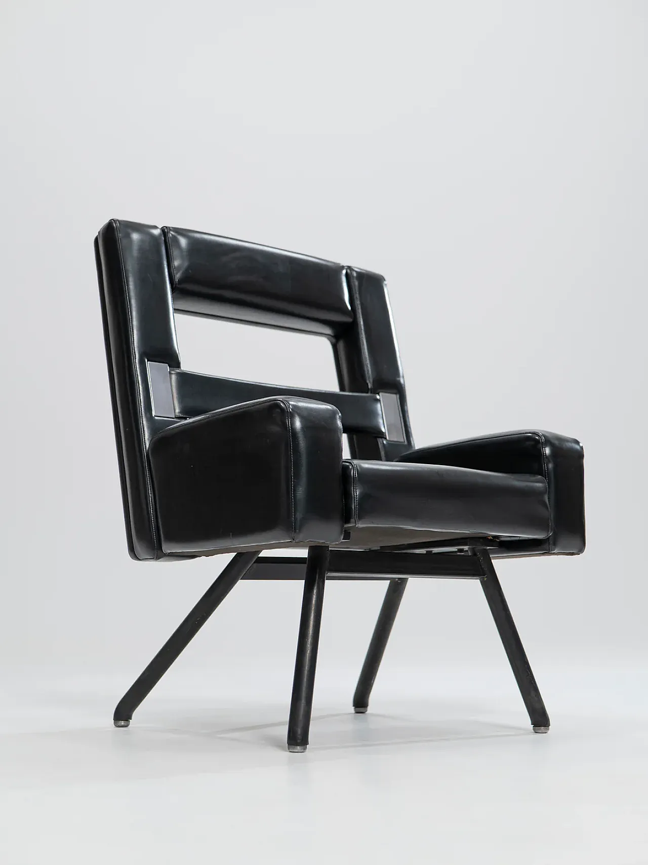 Leatherette armchair, 1980s 11