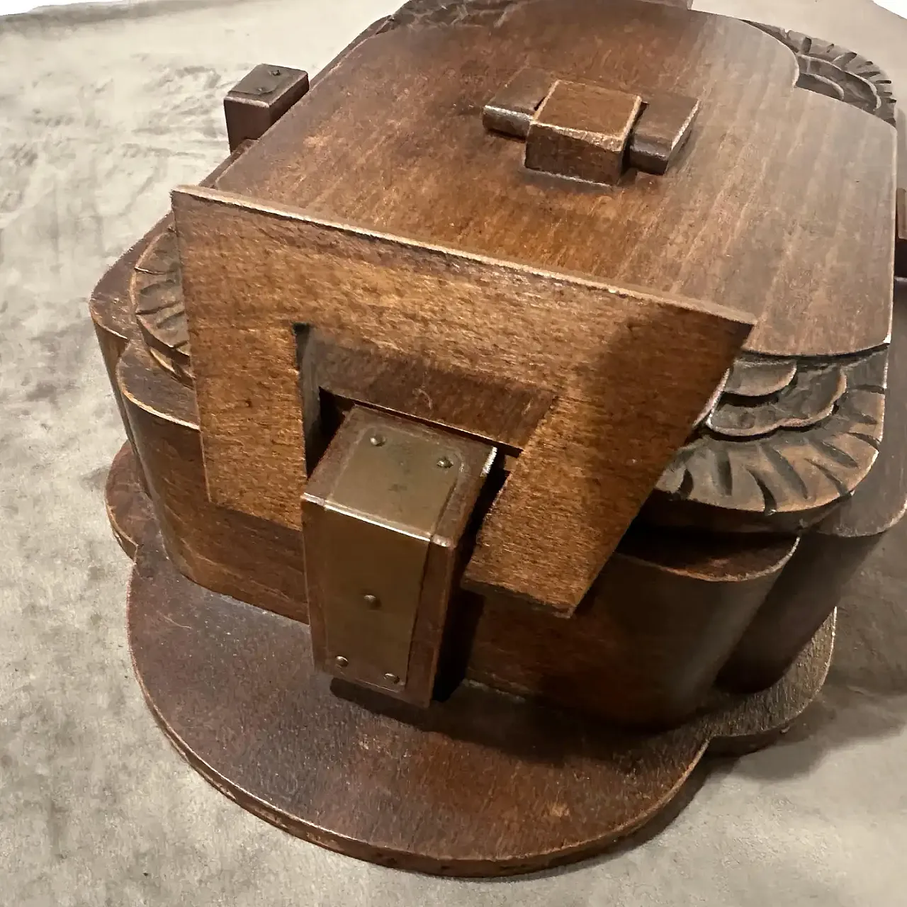 Oak box, hand-carved, 1930s 4
