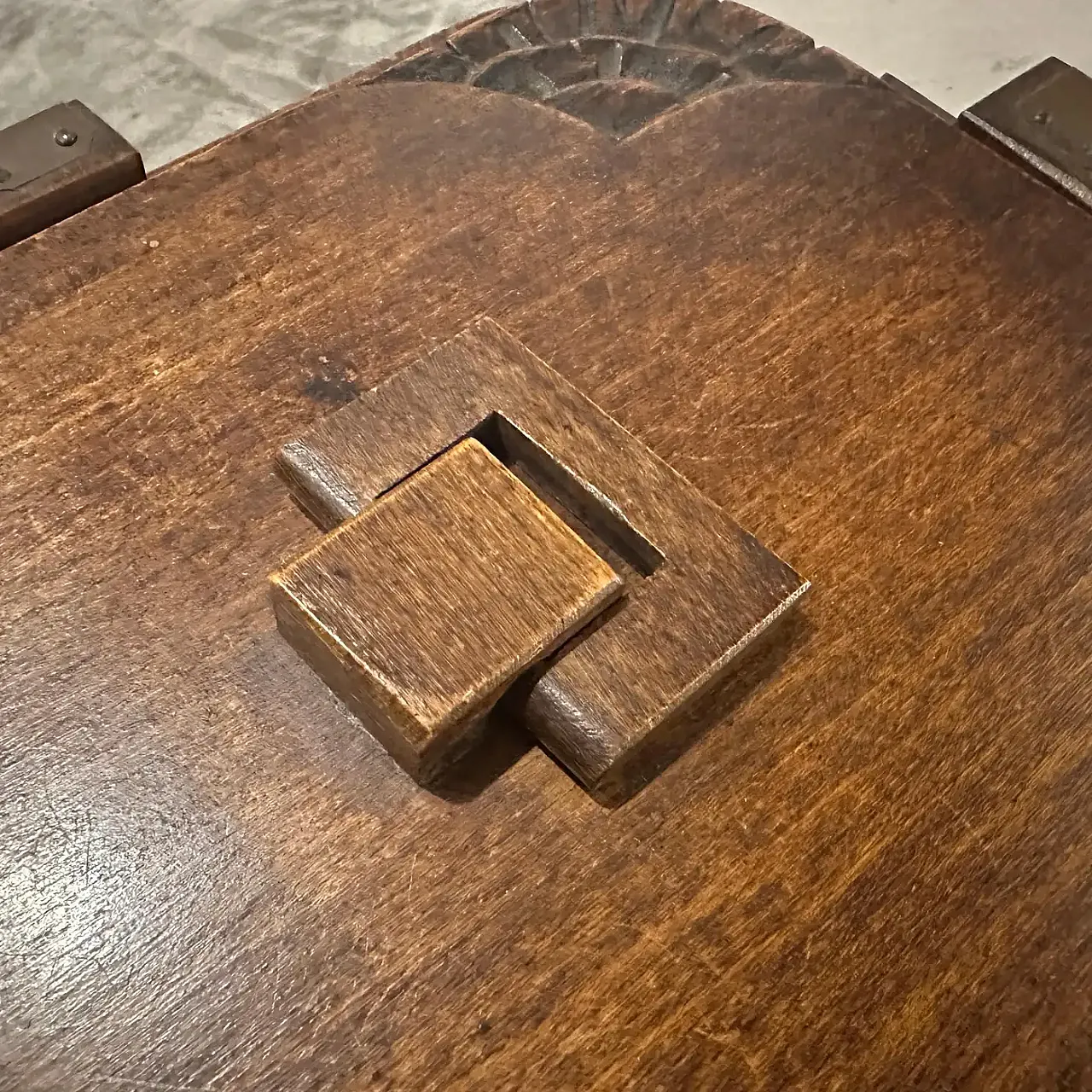 Oak box, hand-carved, 1930s 5