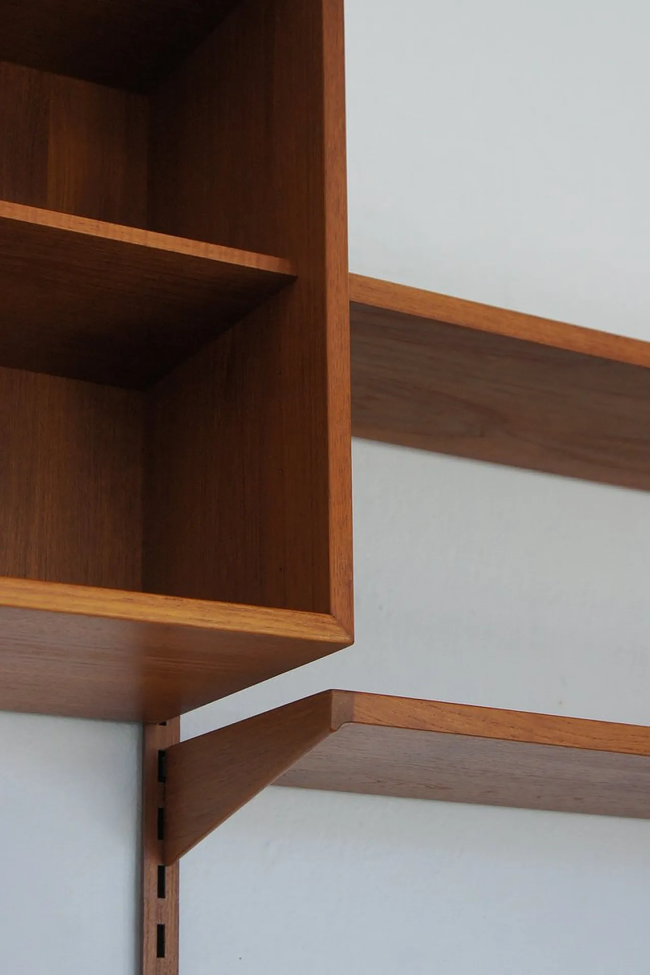 Mensole e scrivania di Kai Kristiansen per FM Mobler, anni '60 11