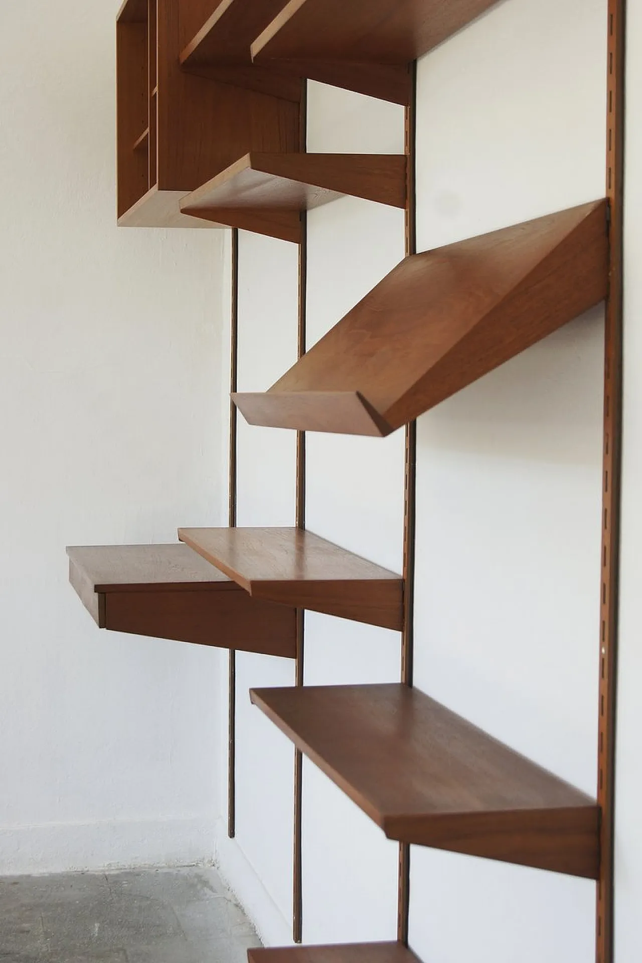 Mensole e scrivania di Kai Kristiansen per FM Mobler, anni '60 15