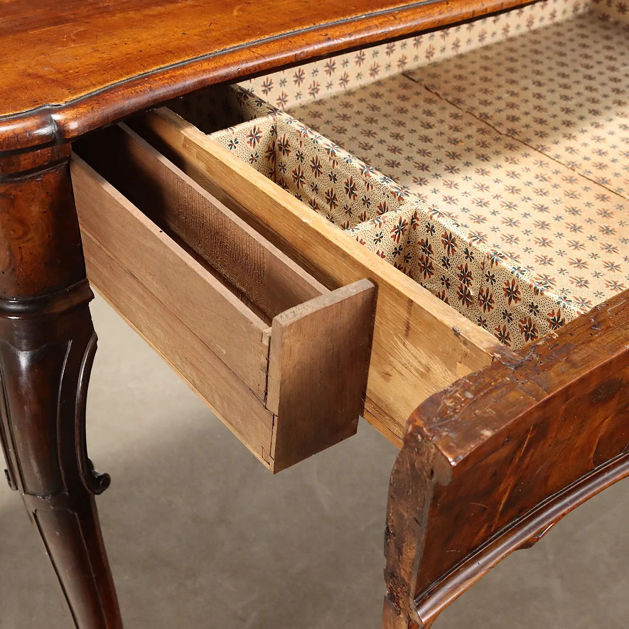 Consolle barocca in noce con cassetti decorati, '700 3