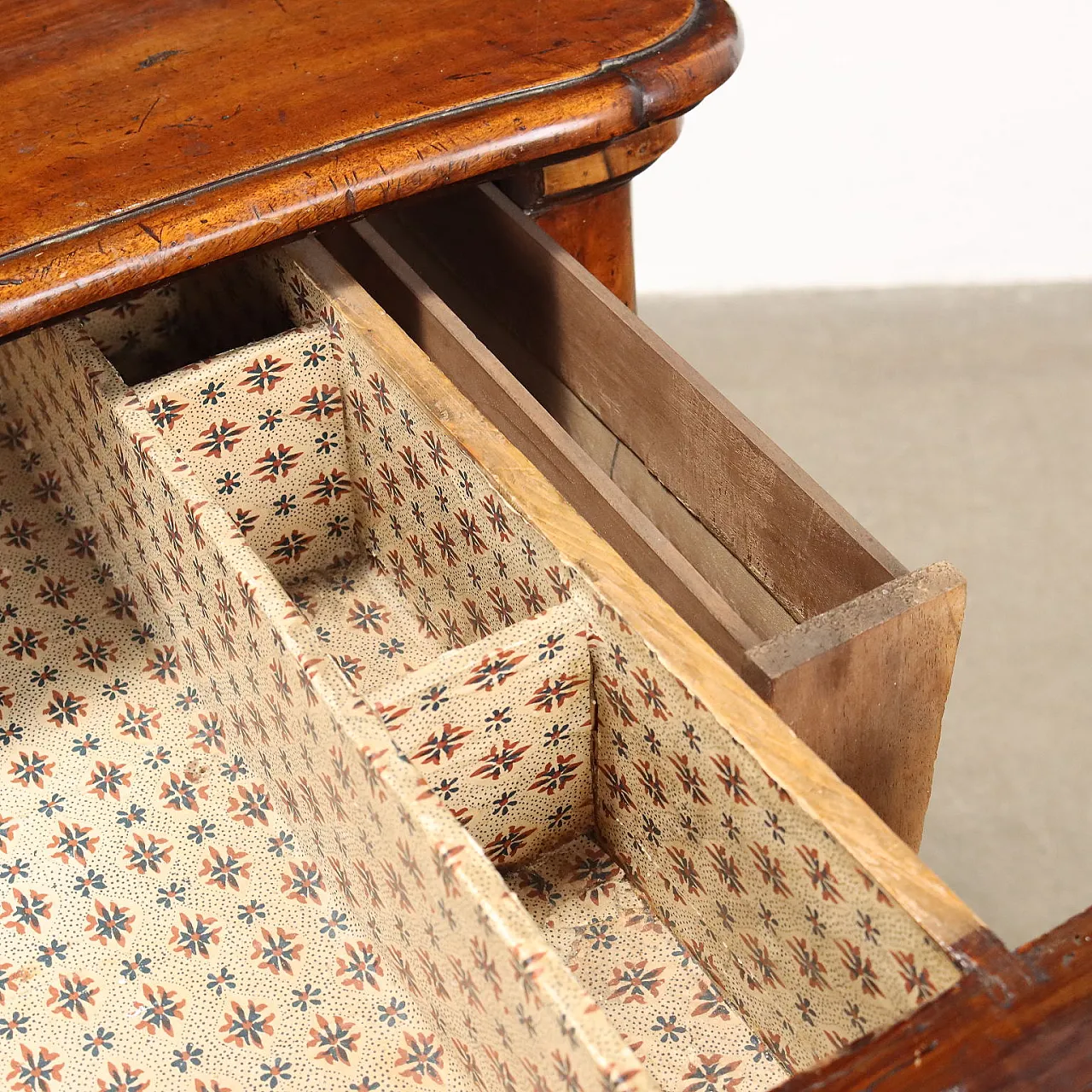 Consolle barocca in noce con cassetti decorati, '700 4