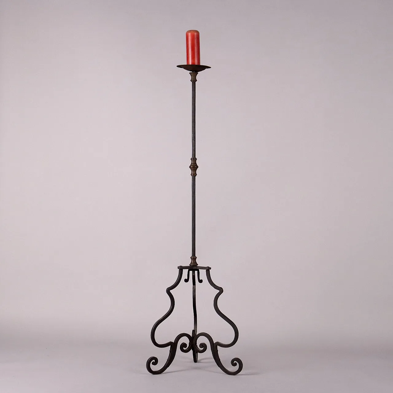 Wrought iron torch holder with gilded bronze details 1