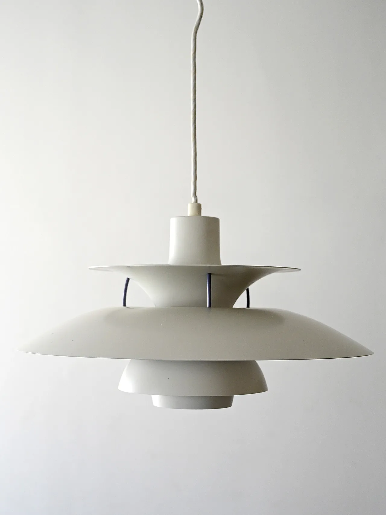 Lampadario PH 5 bianco di Poul Henningsen 1