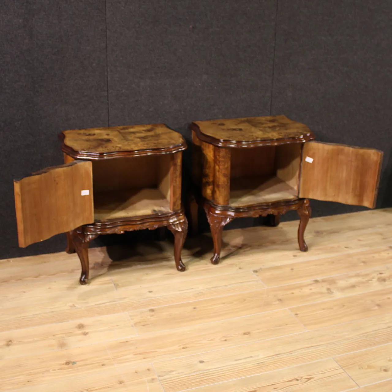 Pair of bedside tables in antique style, 20th century 5