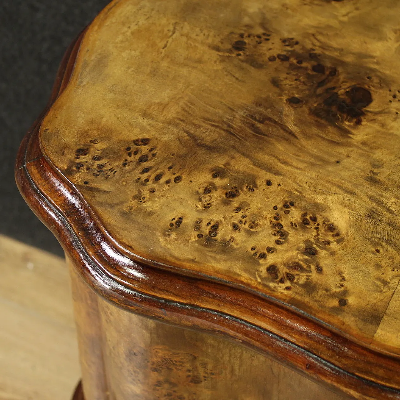 Pair of bedside tables in antique style, 20th century 6