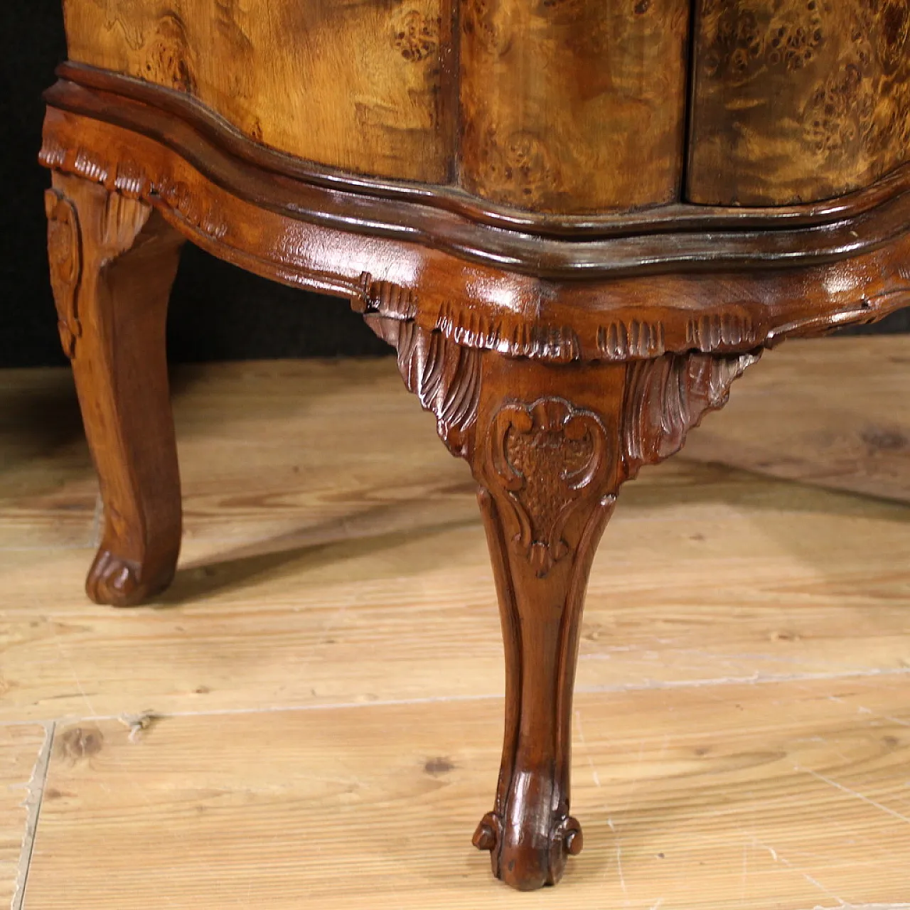 Pair of bedside tables in antique style, 20th century 7