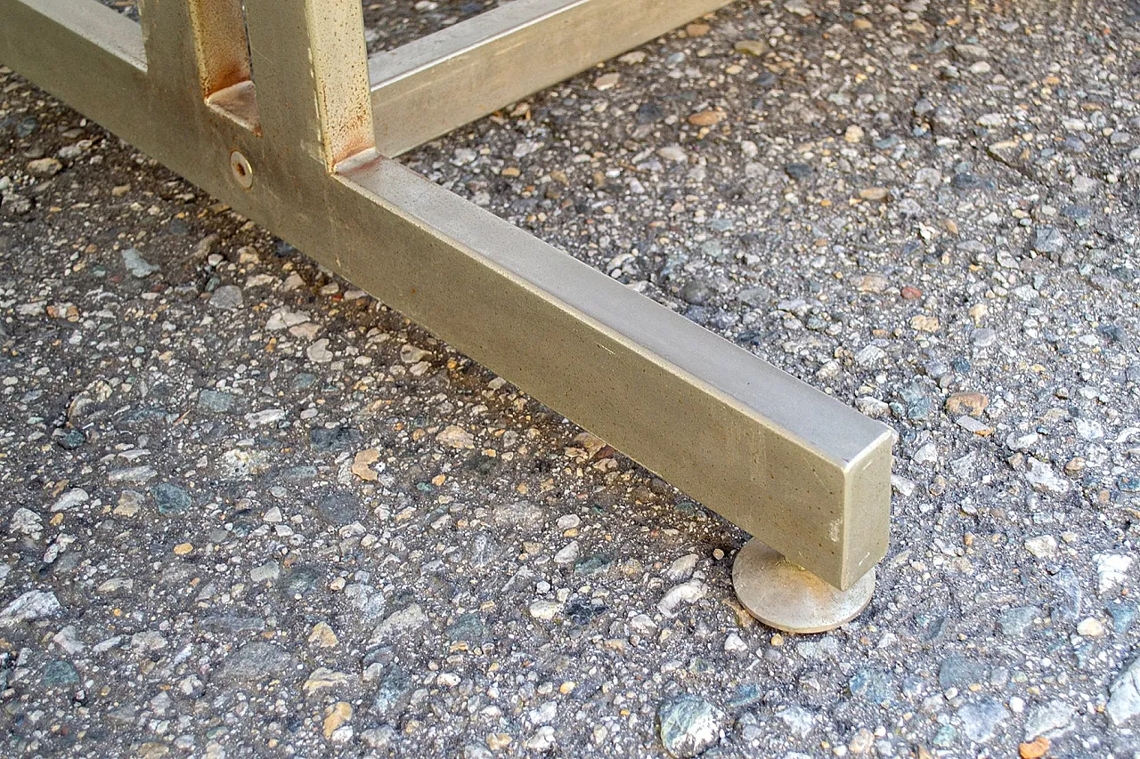 Tavolo da riunione grande in acciaio nichelato e legno, anni '60 4