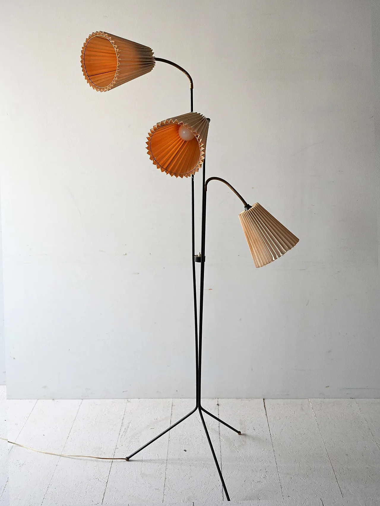 Scandinavian land lamp from the 1950s to three arms 3
