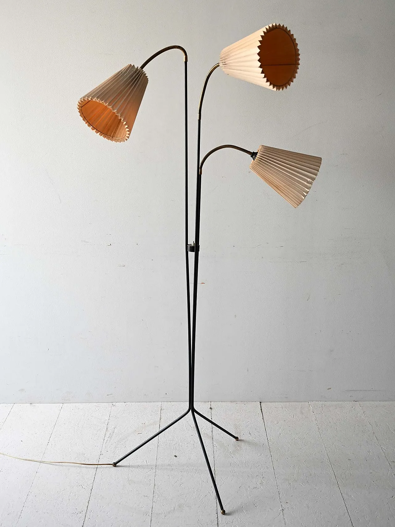 Scandinavian land lamp from the 1950s to three arms 4