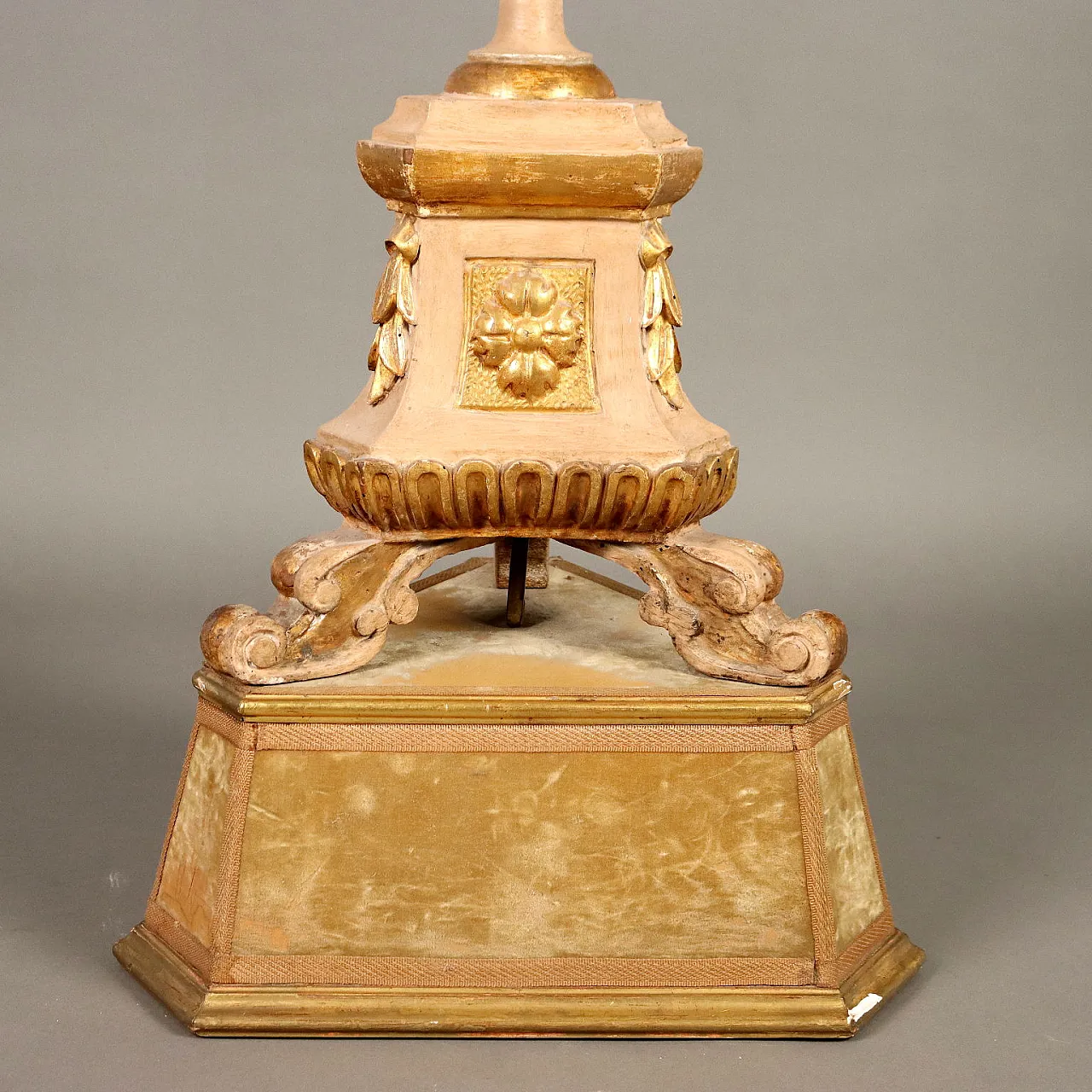 Carved Candelabra in gilded wood, 19th century 6