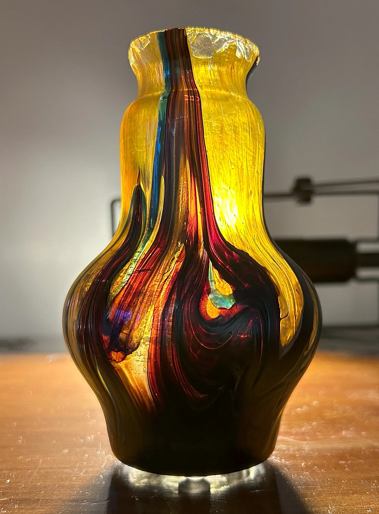 Vaso in vetro iridescente Art Nouveau, anni '20 1
