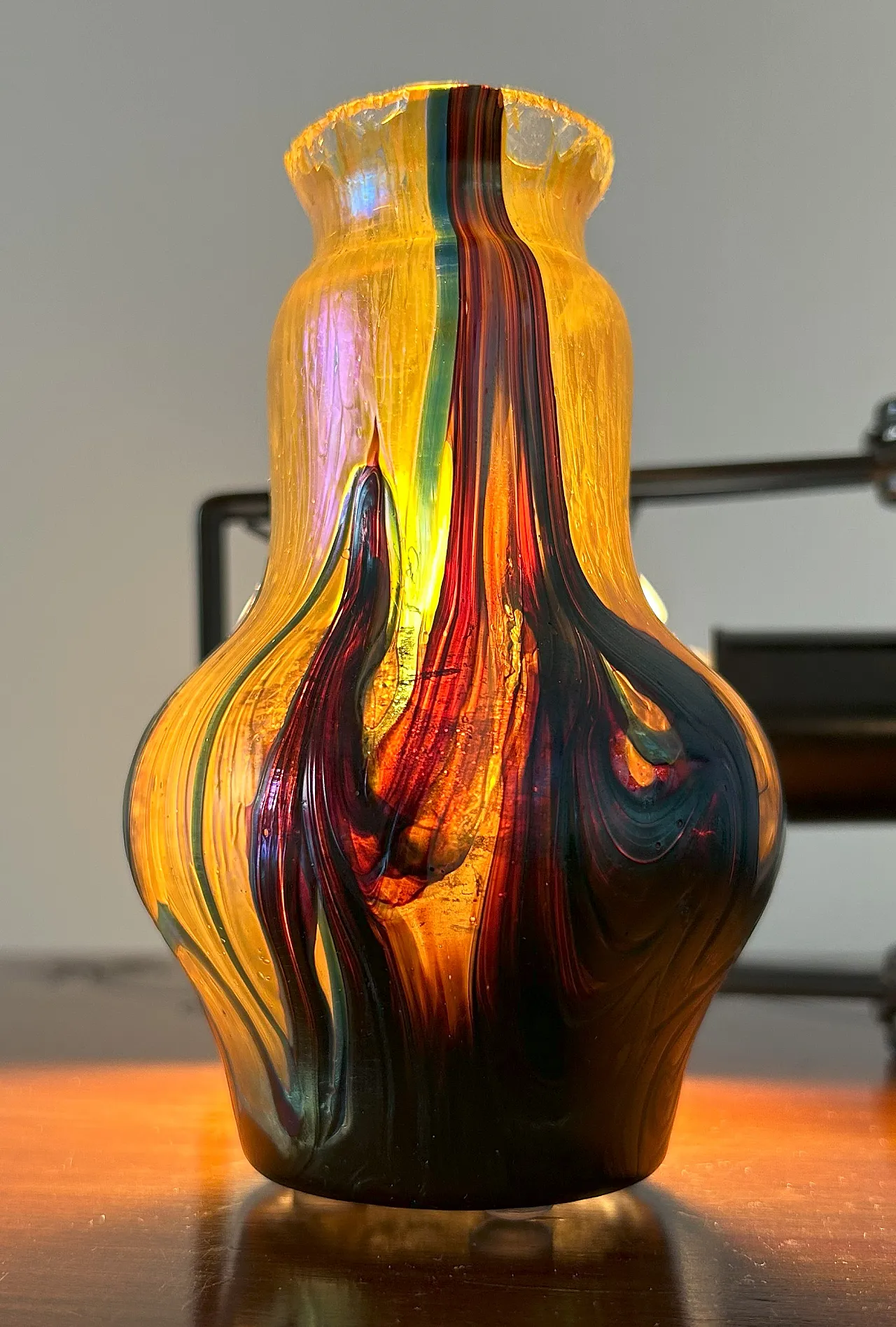 Vaso in vetro iridescente Art Nouveau, anni '20 6