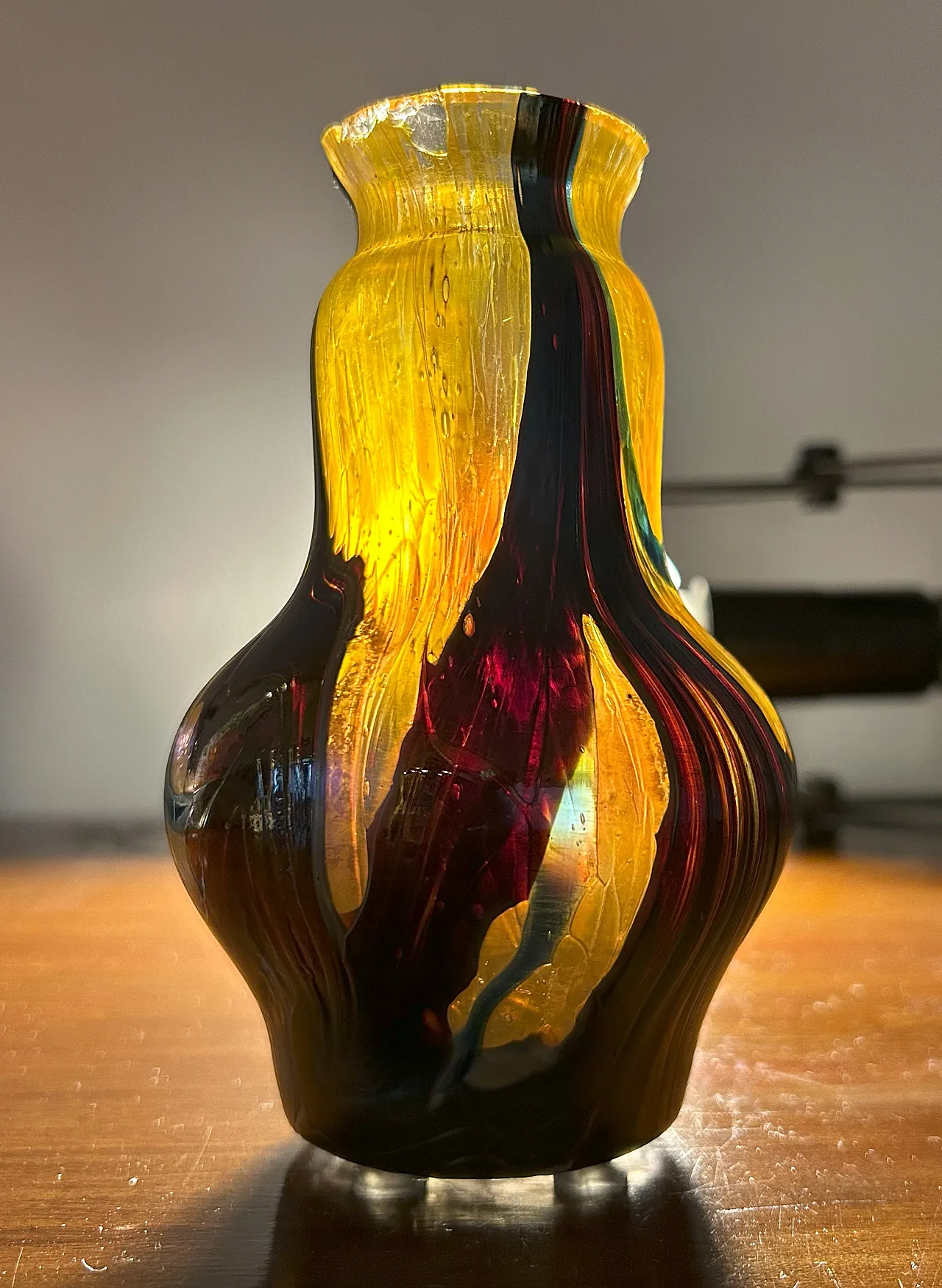 Vaso in vetro iridescente Art Nouveau, anni '20 15