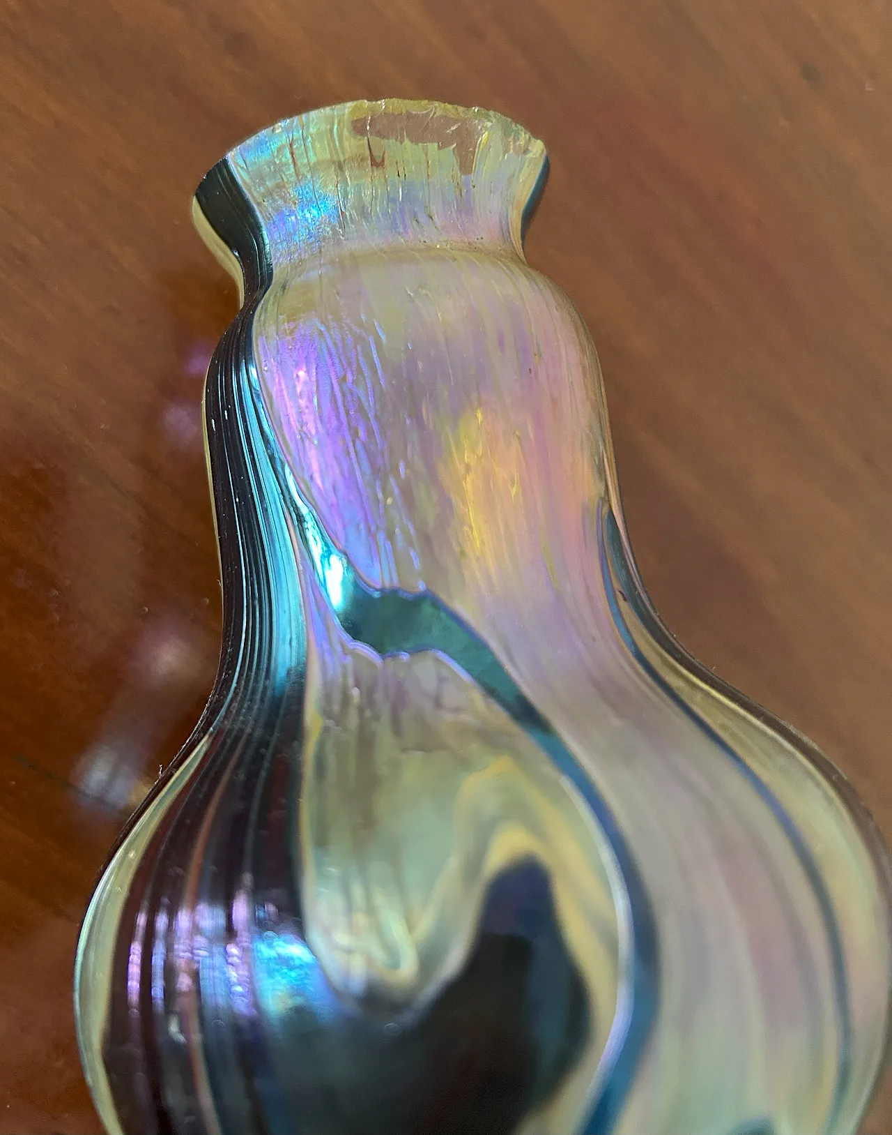 Vaso in vetro iridescente Art Nouveau, anni '20 24