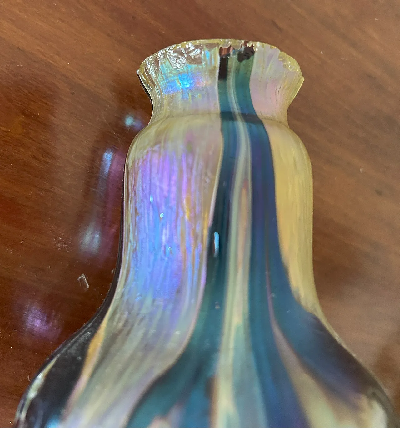 Vaso in vetro iridescente Art Nouveau, anni '20 26