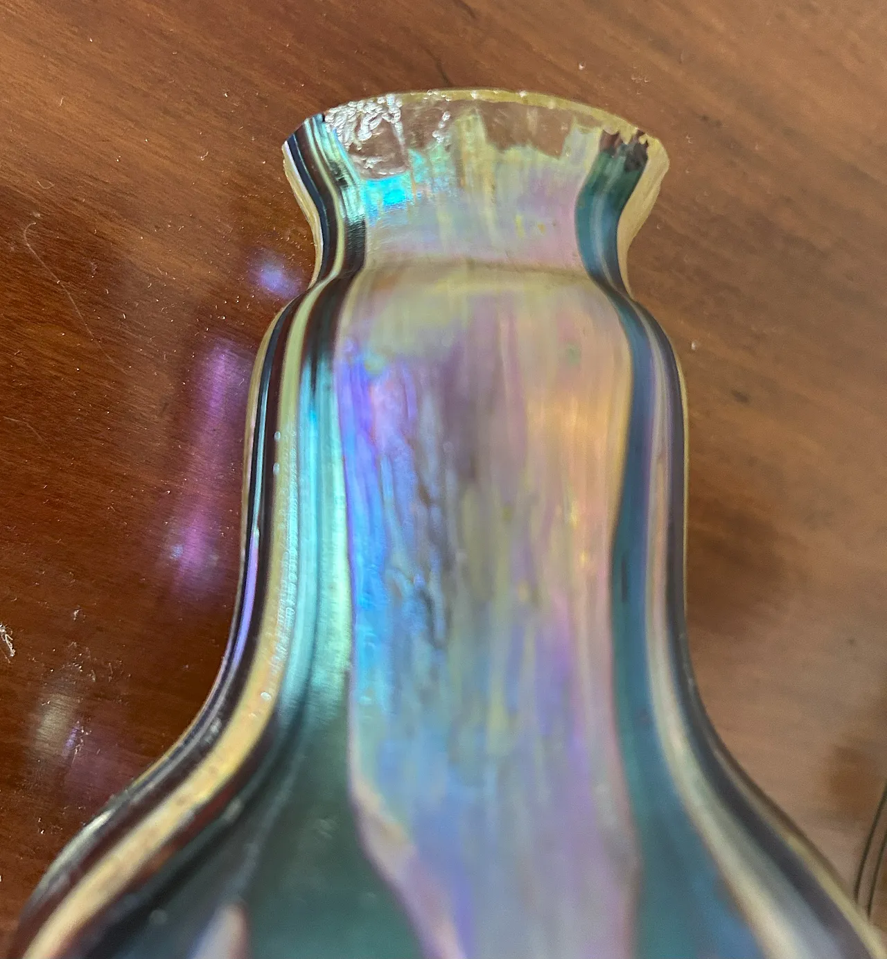 Vaso in vetro iridescente Art Nouveau, anni '20 27