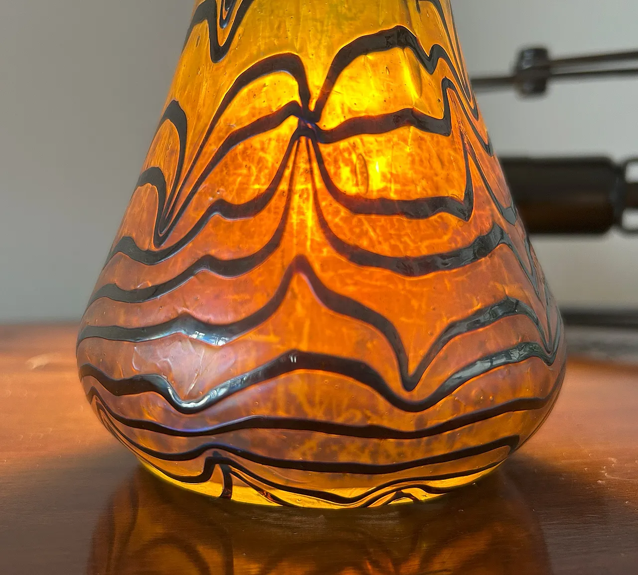 Vaso in vetro iridescente Art Nouveau, anni '20 9