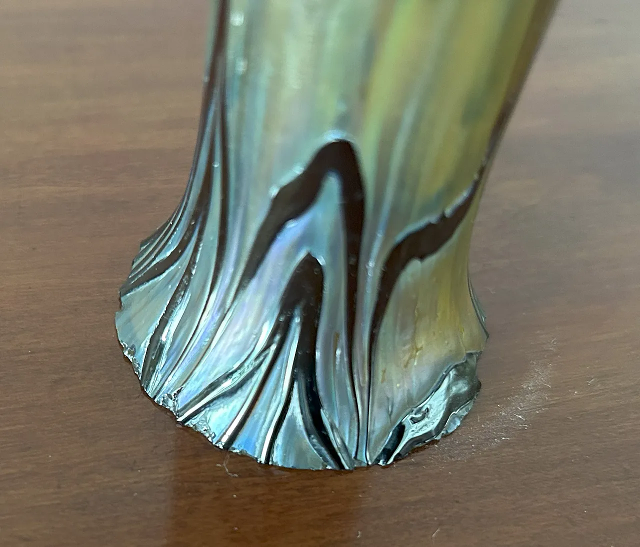 Vaso in vetro iridescente Art Nouveau, anni '20 14