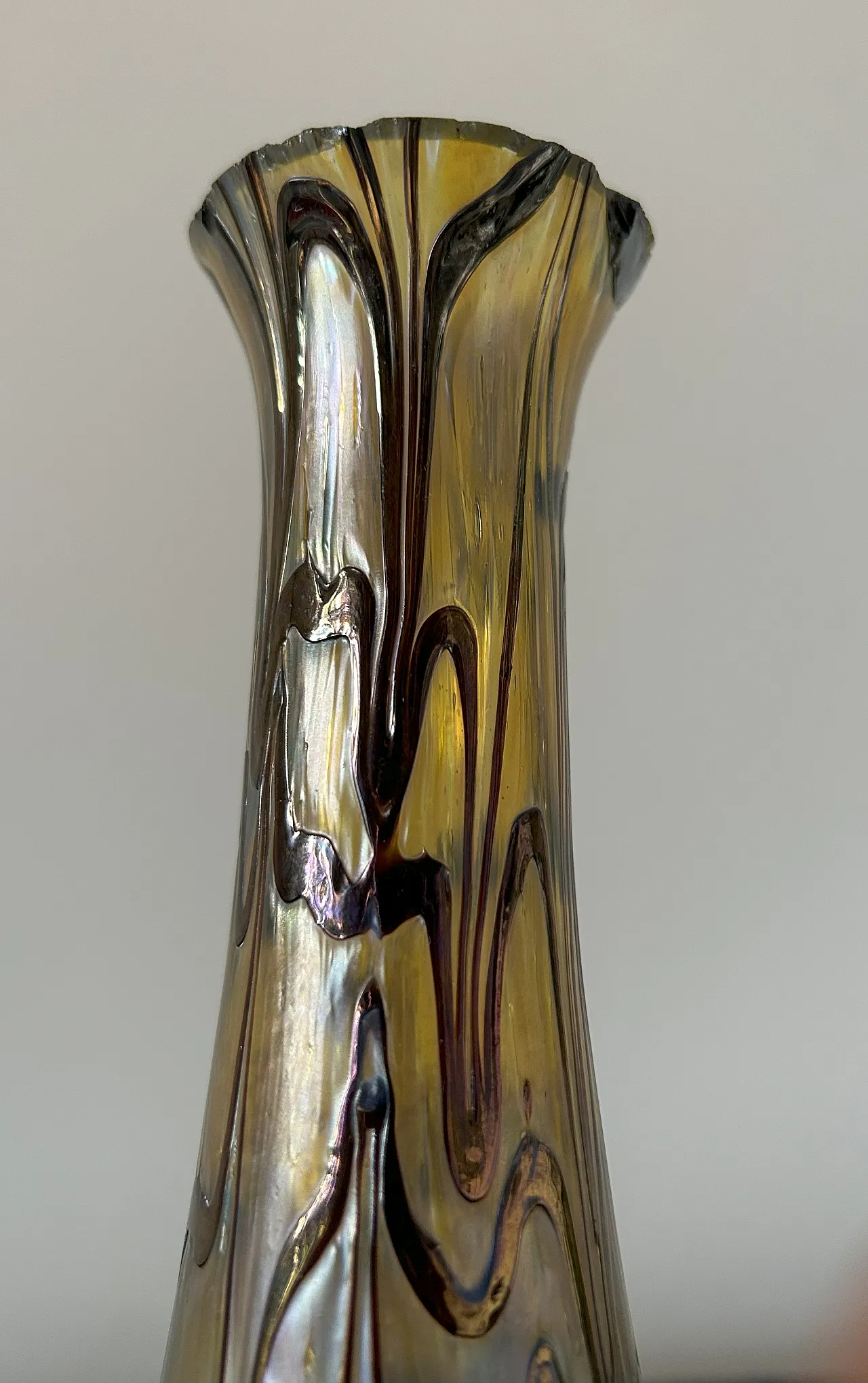 Vaso in vetro iridescente Art Nouveau, anni '20 18