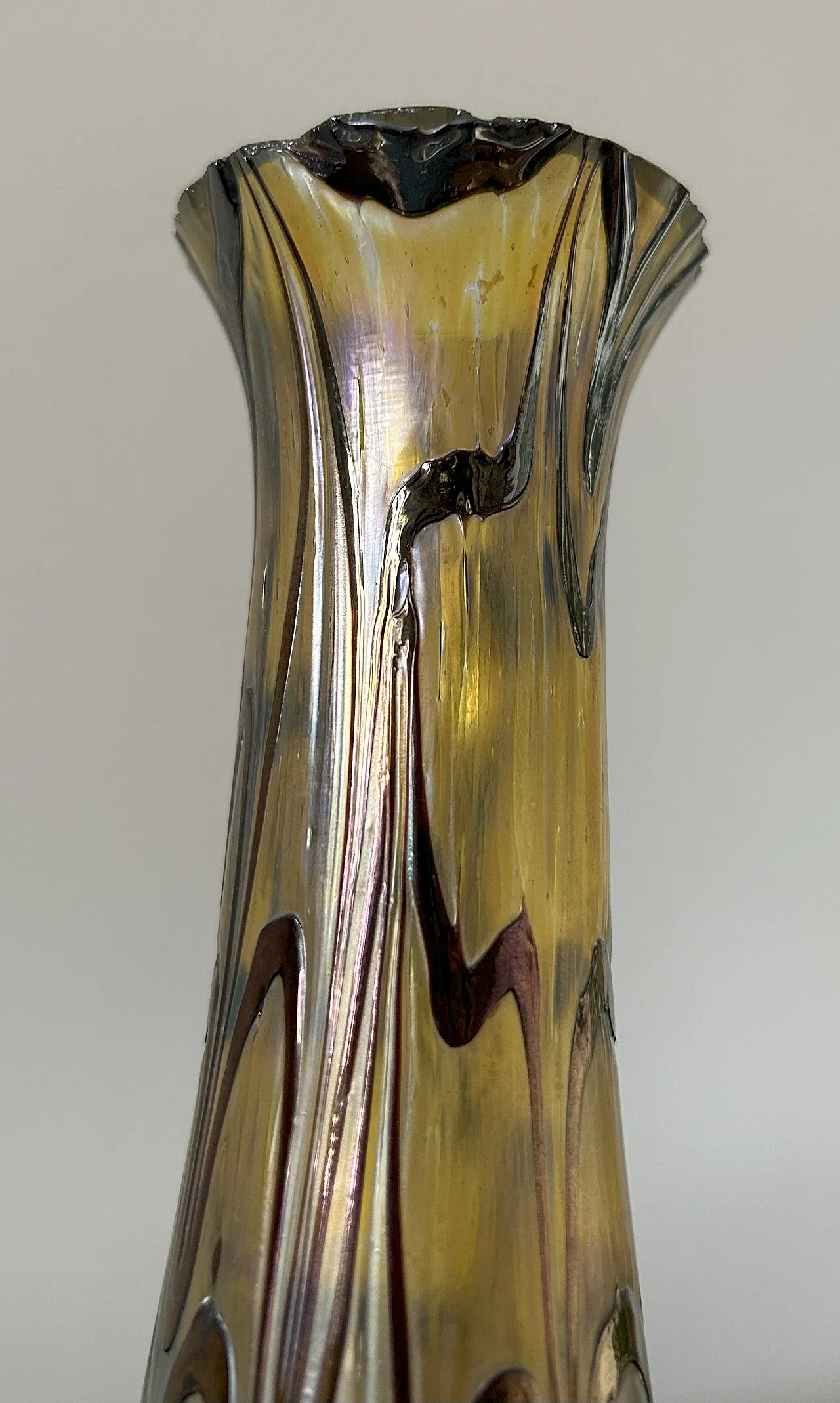 Vaso in vetro iridescente Art Nouveau, anni '20 19