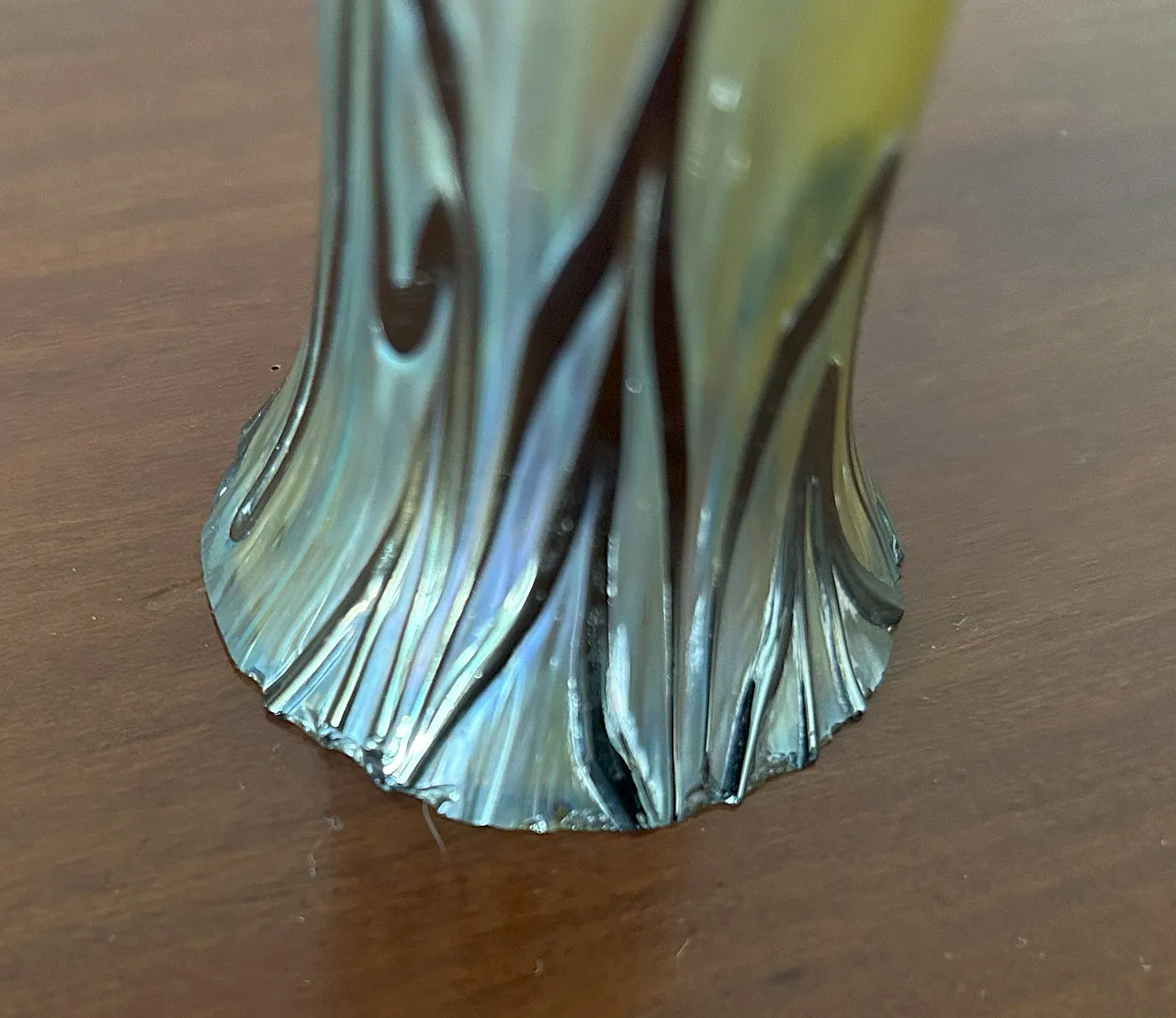 Vaso in vetro iridescente Art Nouveau, anni '20 33
