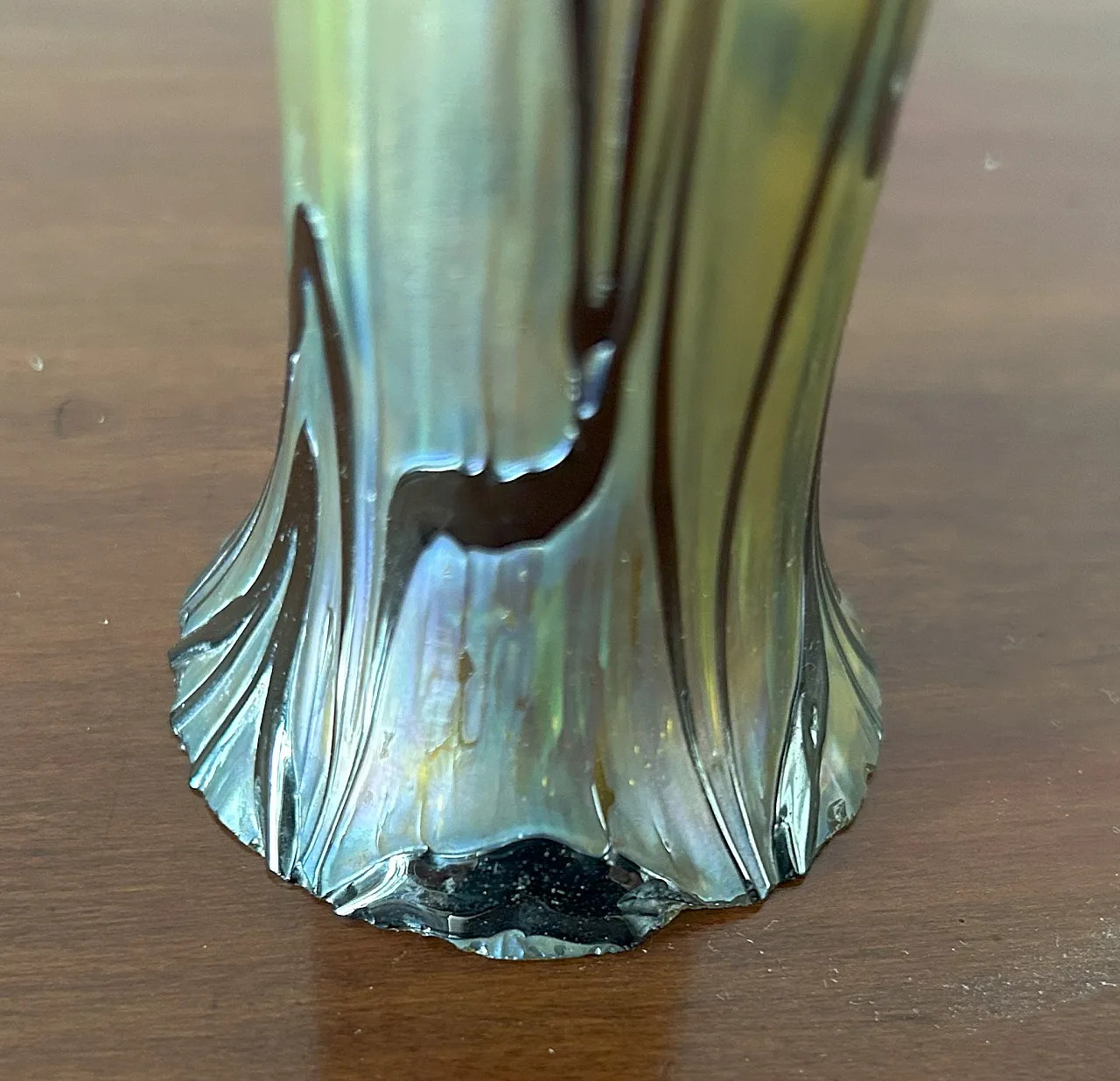 Vaso in vetro iridescente Art Nouveau, anni '20 35