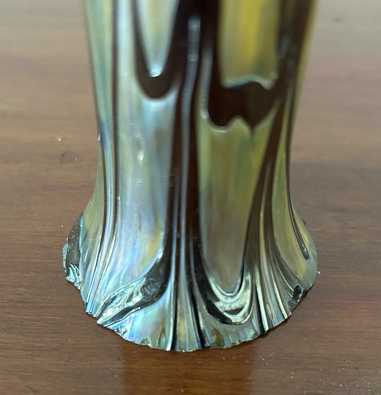 Vaso in vetro iridescente Art Nouveau, anni '20 36