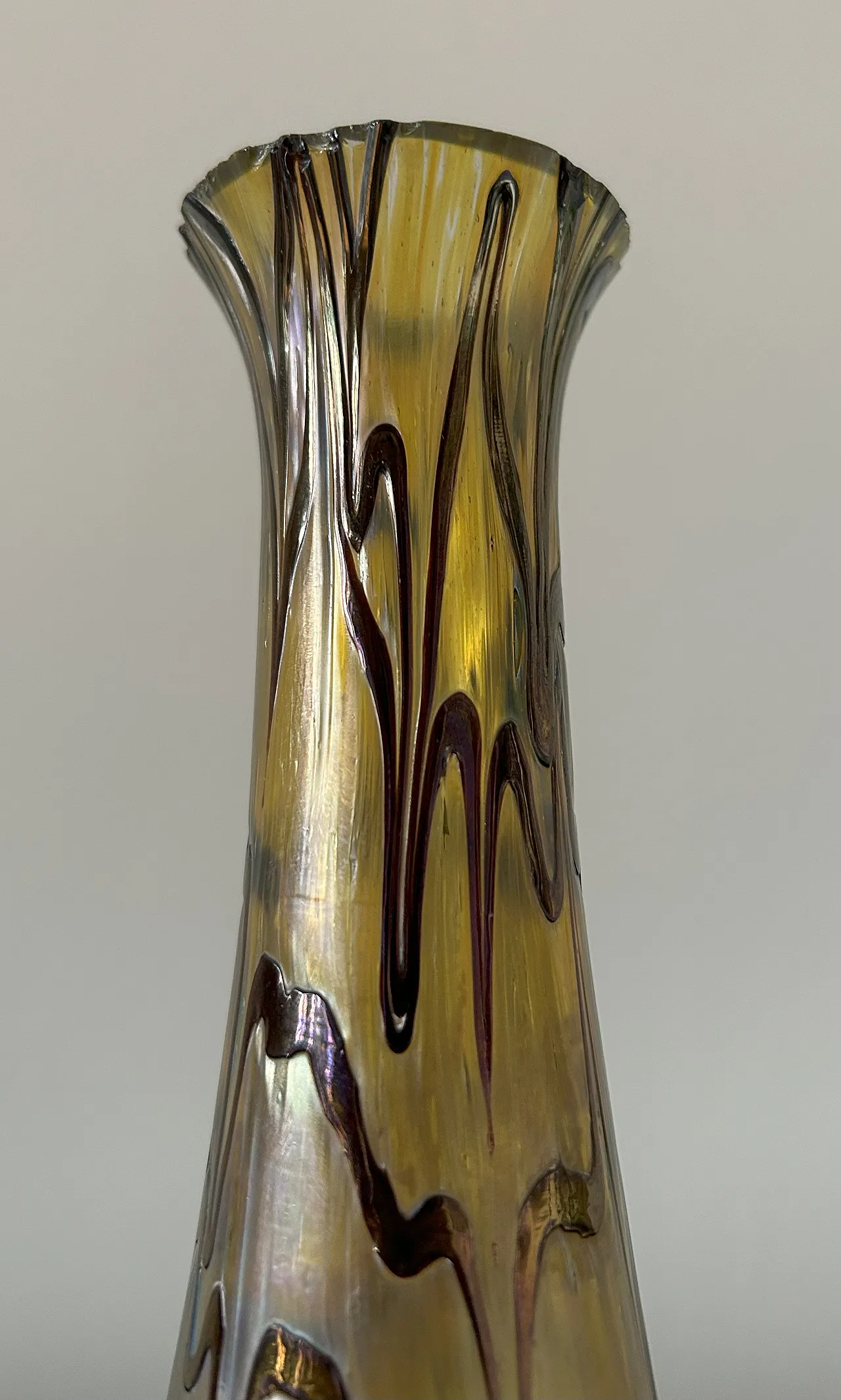 Vaso in vetro iridescente Art Nouveau, anni '20 37