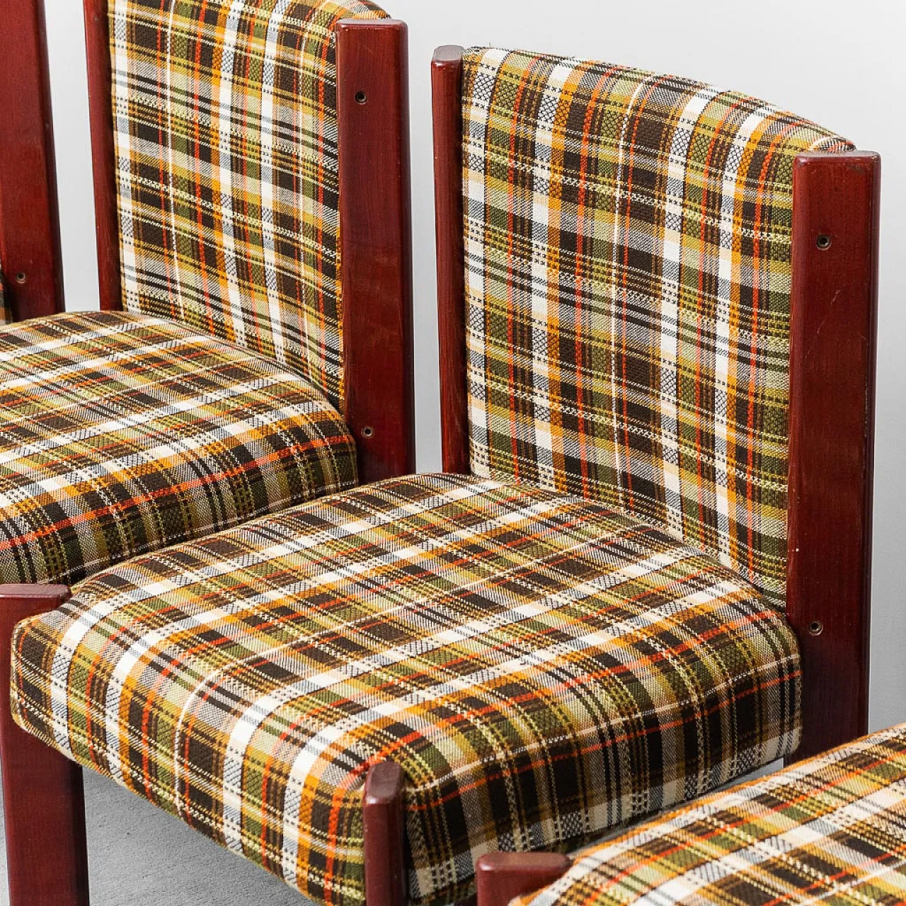 Set 4 wooden and fabric chairs, 70s 2