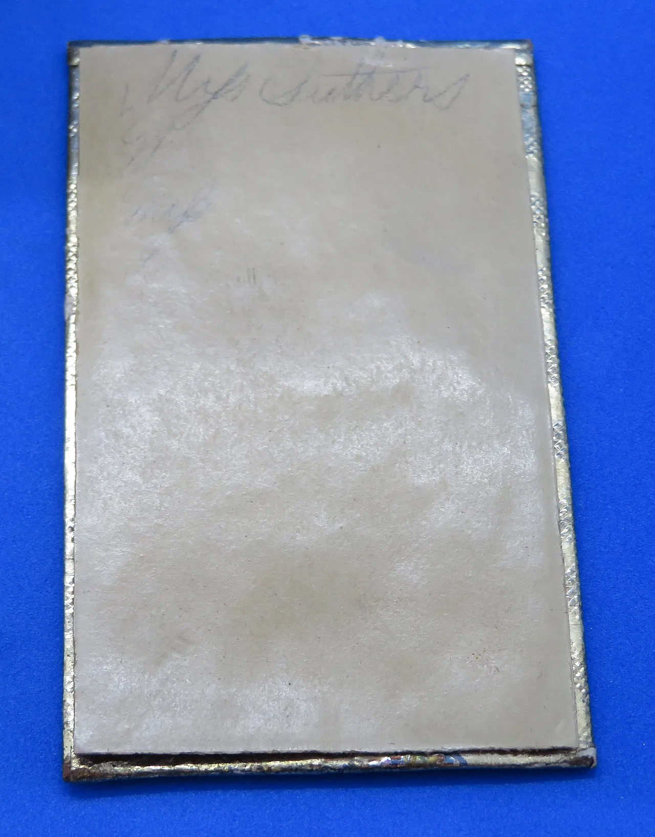 Tooled maroon leather sewing set, 19th century 8