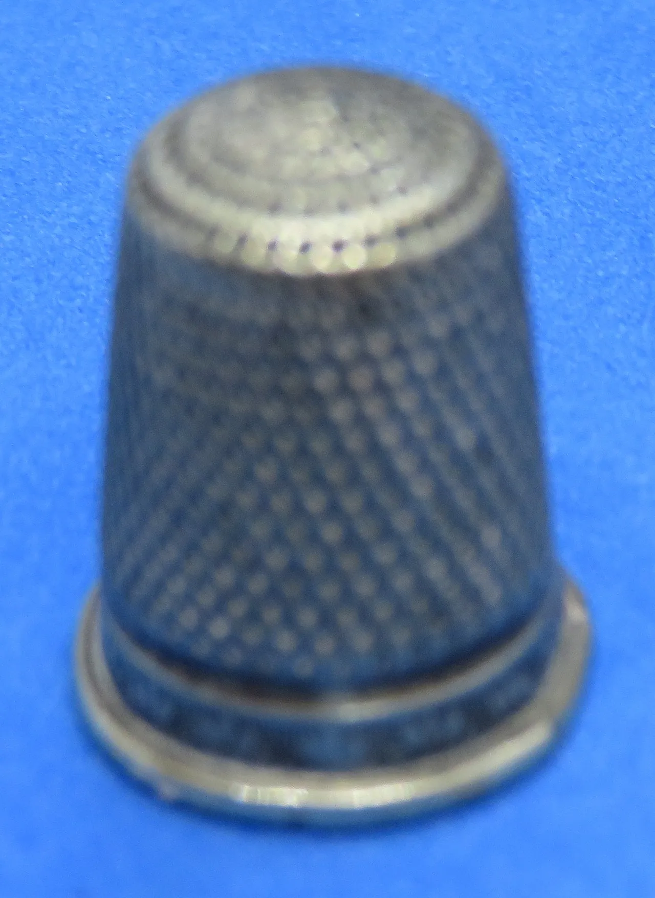 Tooled maroon leather sewing set, 19th century 13